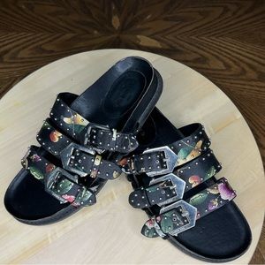 Gianni Bini size 6 black/floral buckle sandal